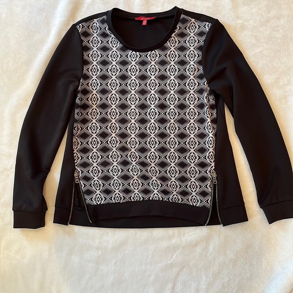 Saks Fifth Ave (Red) shirt size small